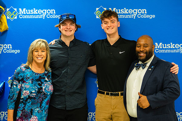 students pose with dean and advisor for early college